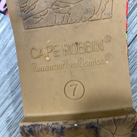 Cape Robbin Comic Strip Print Big Bow Flats size 7 - Picture 9 of 9